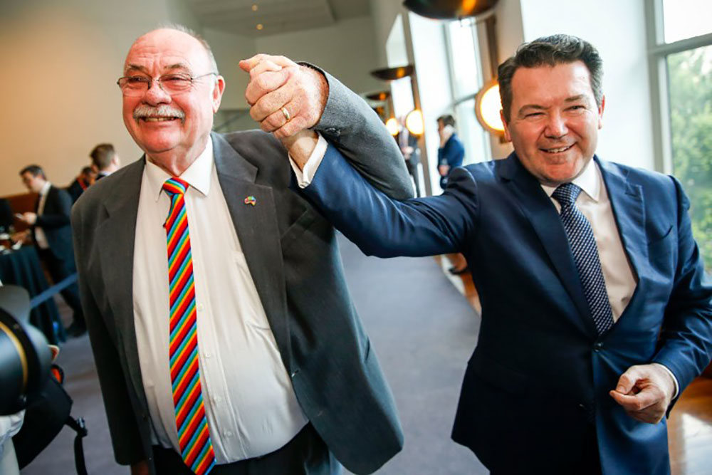 Australie: des couples homosexuels déposent leur demandes en mariage