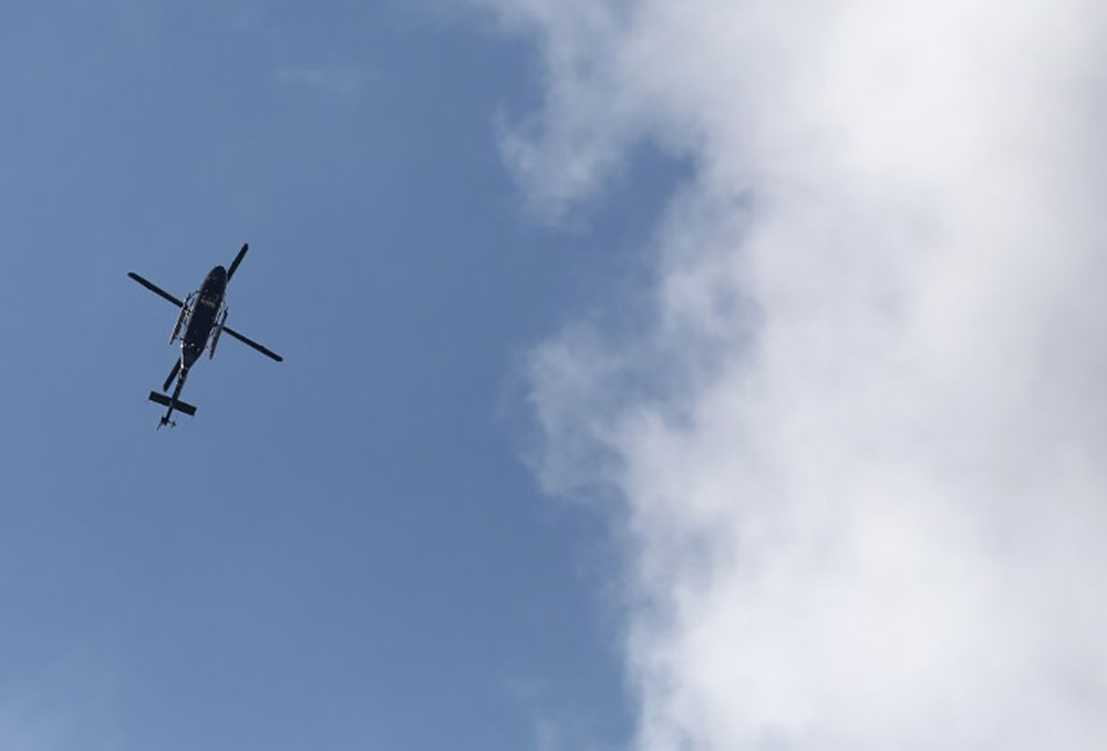 Une fenêtre d'hélicoptère américain tombe sur une école japonaise