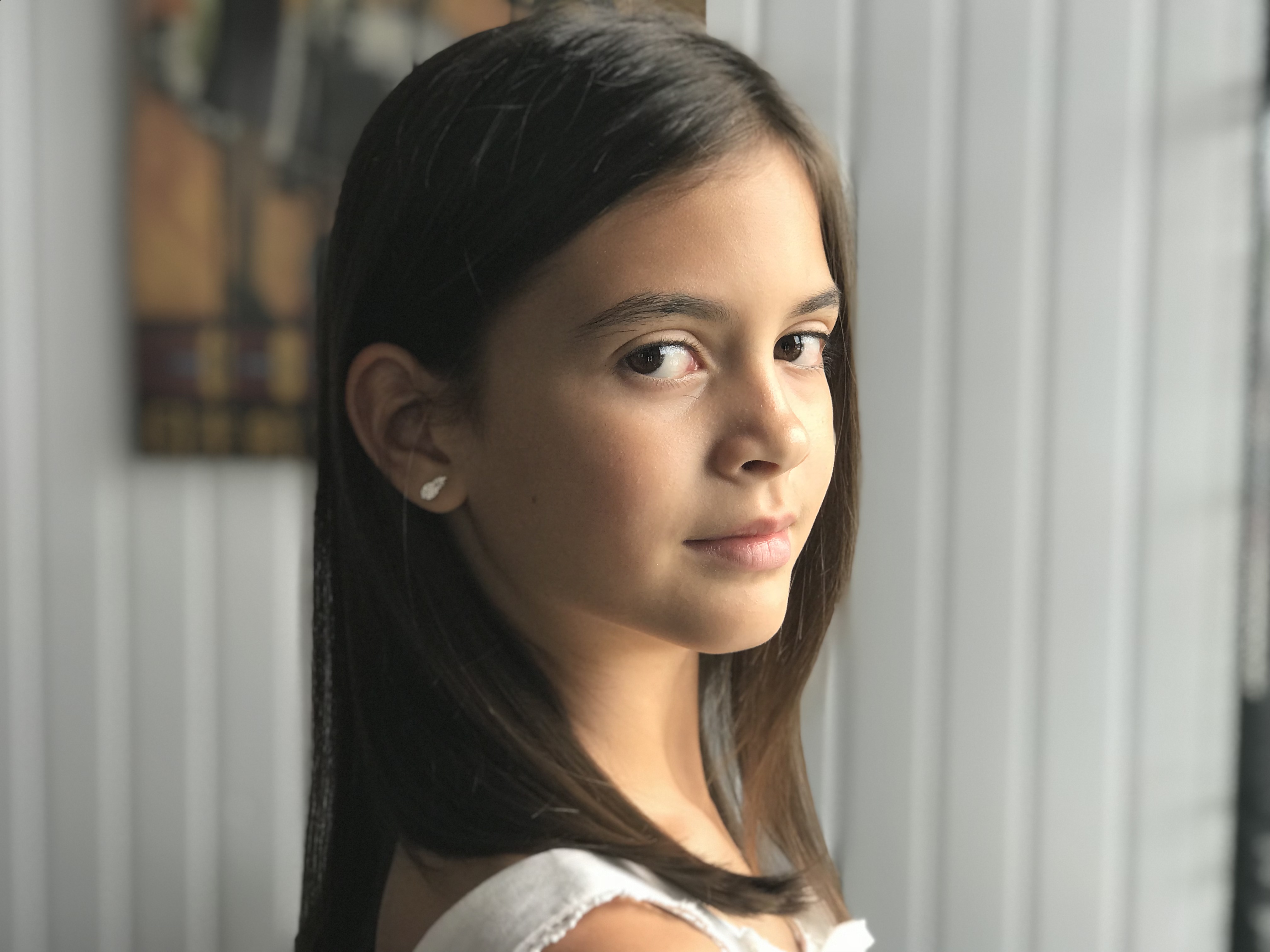 Luna, âgée de 8 ans et scolarisée à l’école de la Mission, est l’interprète de la chanson 'Comme un cadeau'.