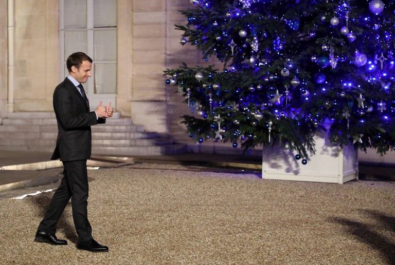 Macron fête ses 40 ans, la jeunesse en étendard