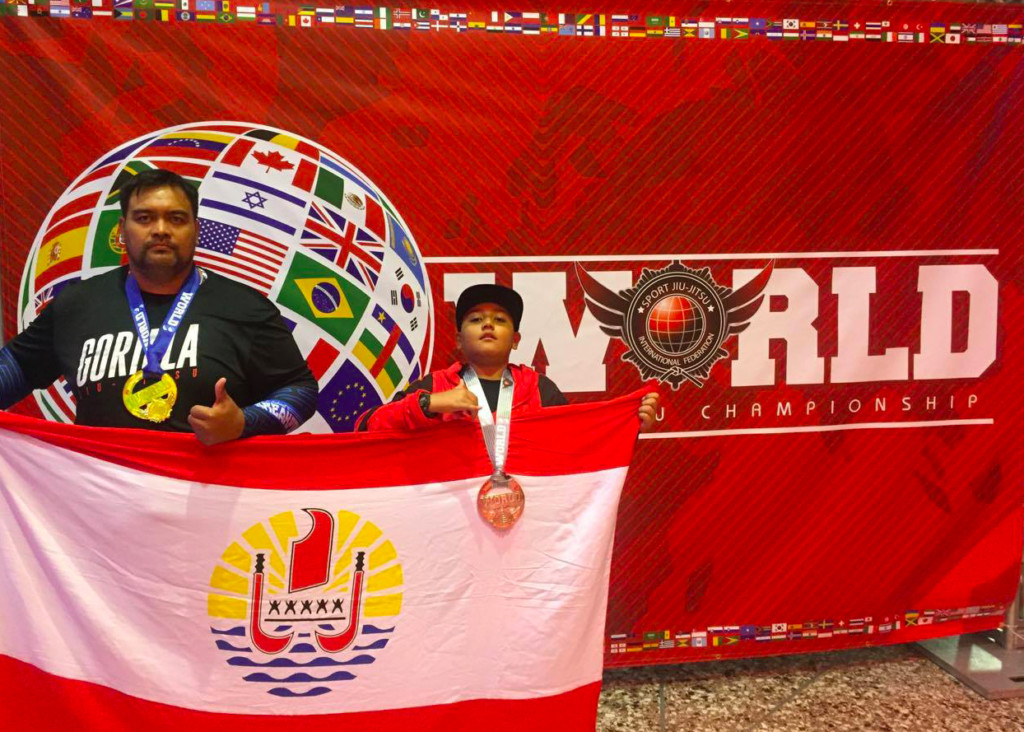 Gendarmes et champions de jiu-jitsu 