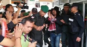 Thaïlande: des policiers sanctionnés pour avoir fait la fête avec une rock star arrêtée