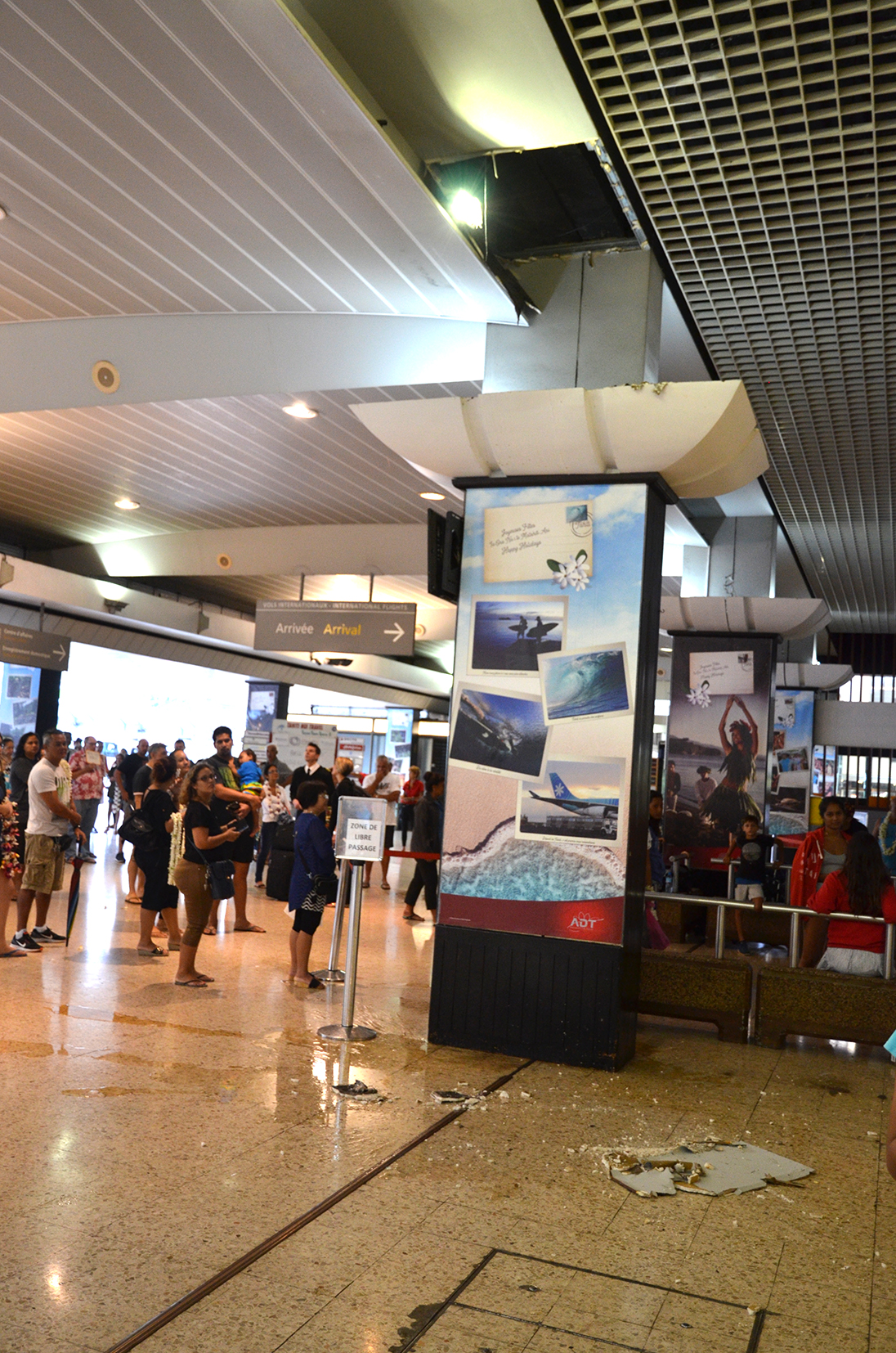 Une plaque se détache du plafond à l'aéroport de Tahiti Faa'a