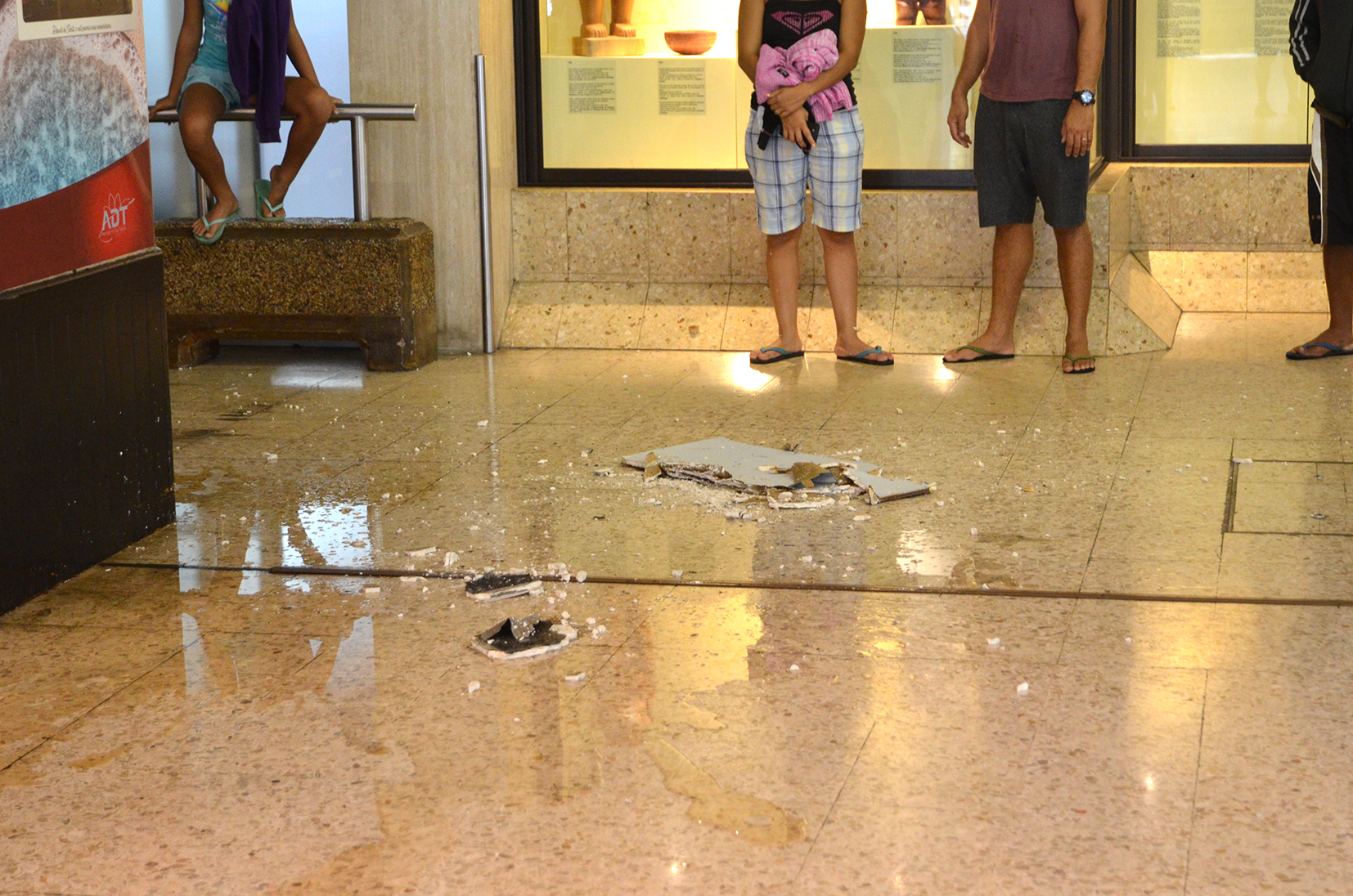Une plaque se détache du plafond à l'aéroport de Tahiti Faa'a
