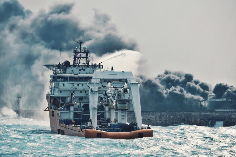 Chine: le pétrolier toujours en feu, début de polémique en Iran