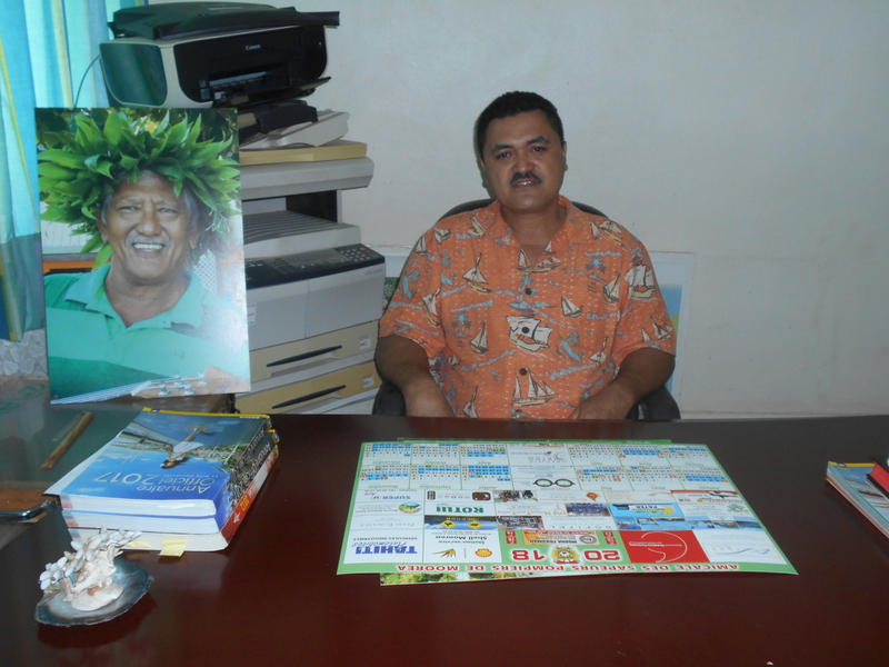 À 47 ans, Ronald Teariki prend les rênes de la commune associée de Teavaro. Il succède ainsi à Teriitepaiatua Maihi.