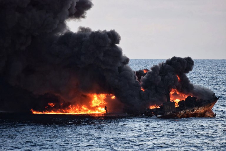 Chine: la catastrophe écologique menace après le naufrage d'un pétrolier