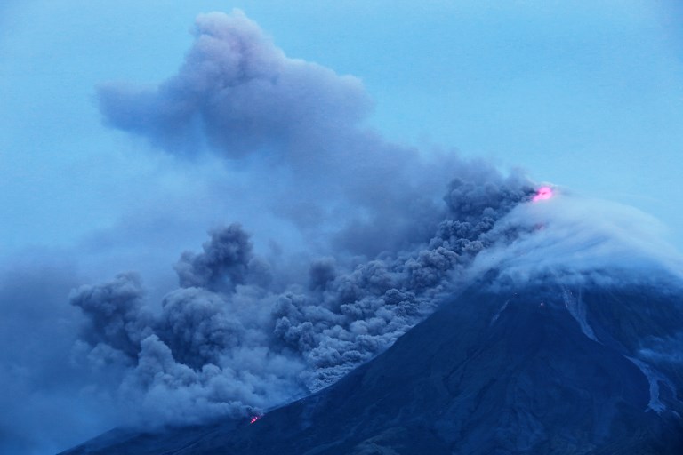 Philippines: Le volcan Mayon fait fuir les habitants, mais attire les touristes