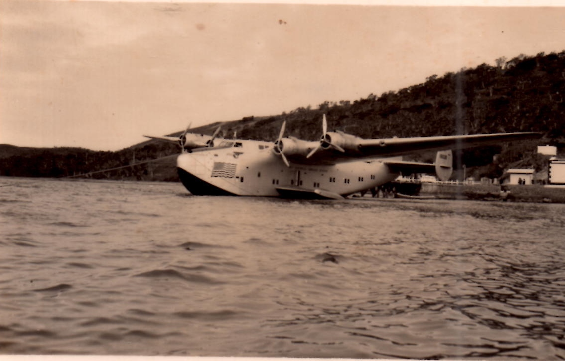 Hydravion américain de type Sunderland au mouillage. Fonds Guy Brault.