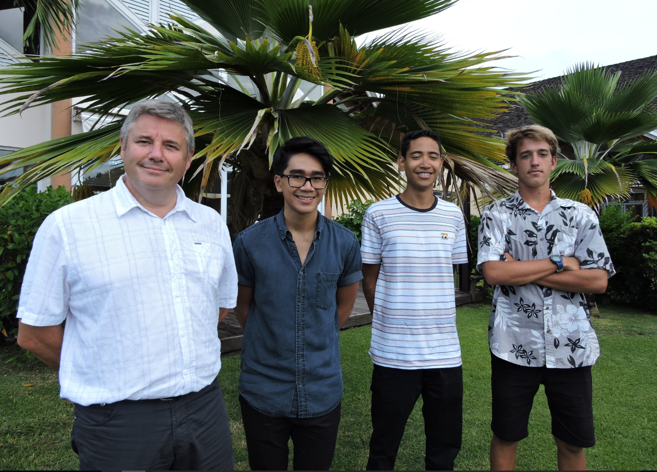 Frédéric Bolmont, professeur au lycée hôtelier de Punaauia, accompagne Jason, Tehuiarii et Alann au Salon de la gastronomie de l'outre-mer à Paris.