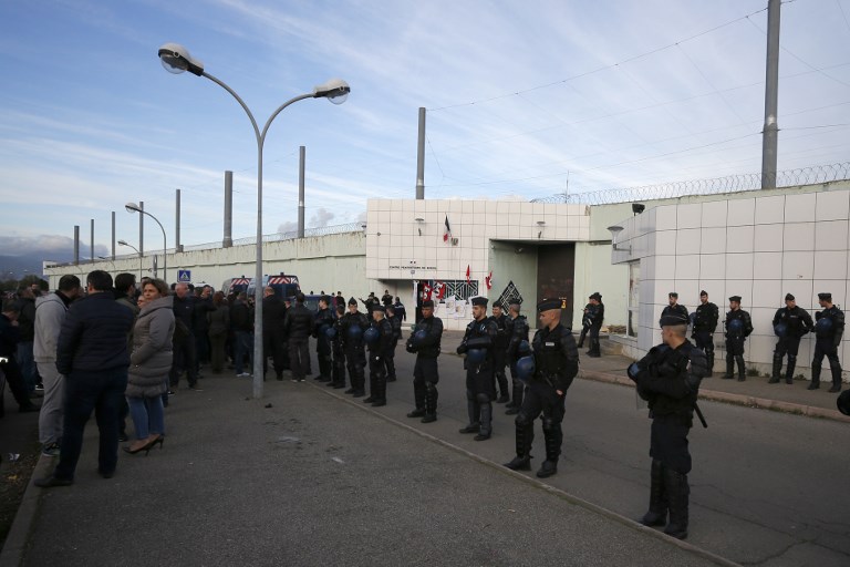 Prisons: les blocages se poursuivent, Belloubet sous le feu des critiques