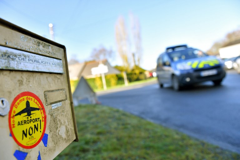 NDDL: l'ex-"route des chicanes" dégagée, la préfète salue "le retour à l'État de droit"