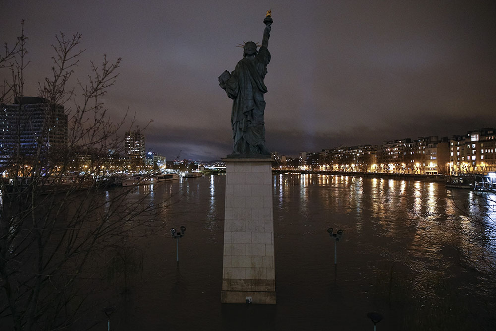 Crues: la Seine a atteint son pic, la décrue s'annonce lente