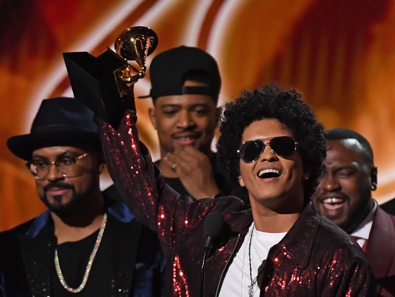 Bruno Mars roi de Grammy Awards très politiques