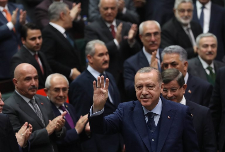 Offensive en Syrie: la Turquie cherche à museler les voix critiques