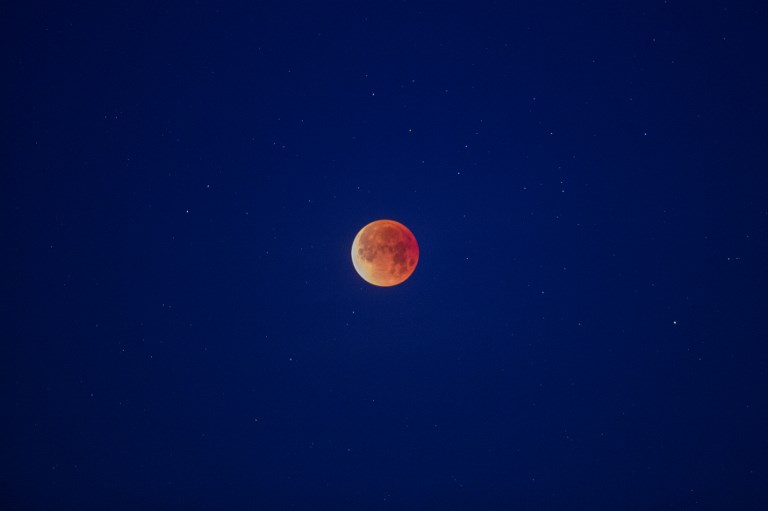 Une "Super Lune bleue de sang" fait son show mercredi