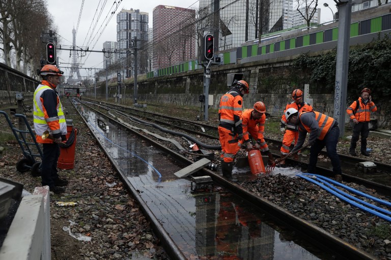 Crue: le RER C dans Paris restera fermé jusqu'au 10 février au moins