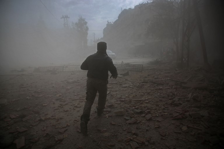 Syrie: raids meurtriers du régime accusé d'attaques chimiques