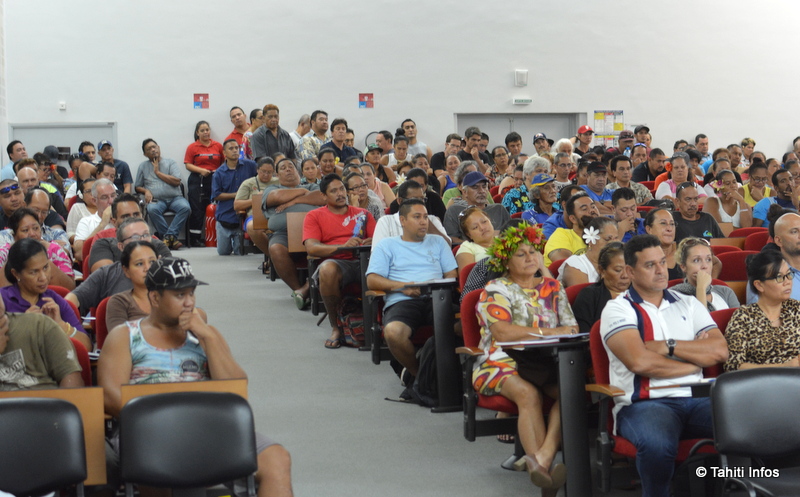 Les centaines de syndicalistes réunis ce mardi après-midi pour une grande réunion intersyndicale sont d'accord pour lancer une grève générale et illimitée dès le 15 février, pour bloquer le projet de réforme des retraites du gouvernement.