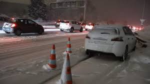 Bloqués "quinze heures" par la neige: le calvaire de la Nationale 118