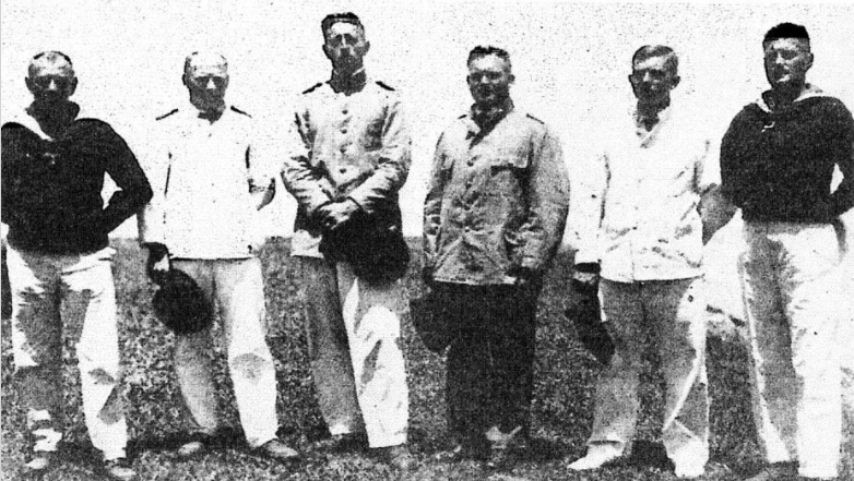 L’officier allemand (le plus grand sur la photo) lorsqu’il fut fait prisonnier et qu’il séjourna, captif, en Nouvelle-Zélande.