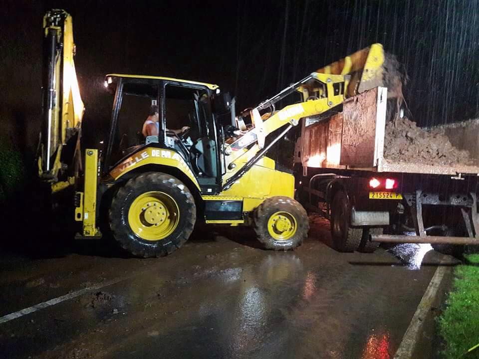 Eboulements: Routes coupées à Hitia'a o te ra et Mahinarama