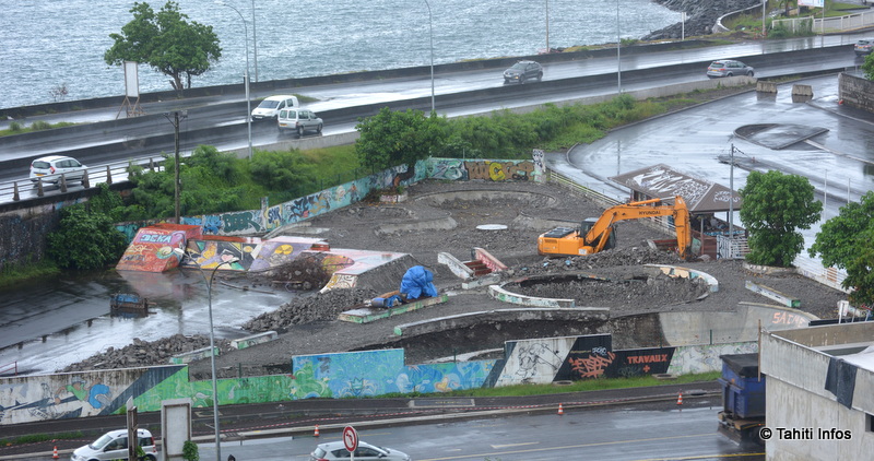 Les travaux de rénovation du skate park de Tipaerui ont pris deux mois de retard à cause de la pluie, mais dans quelques semaines il sera rouvert avec un revêtement en béton tout neuf.