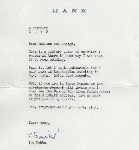 Avant leur lune de  miel à Tahiti, ils ont invité Tom Hanks à leur mariage