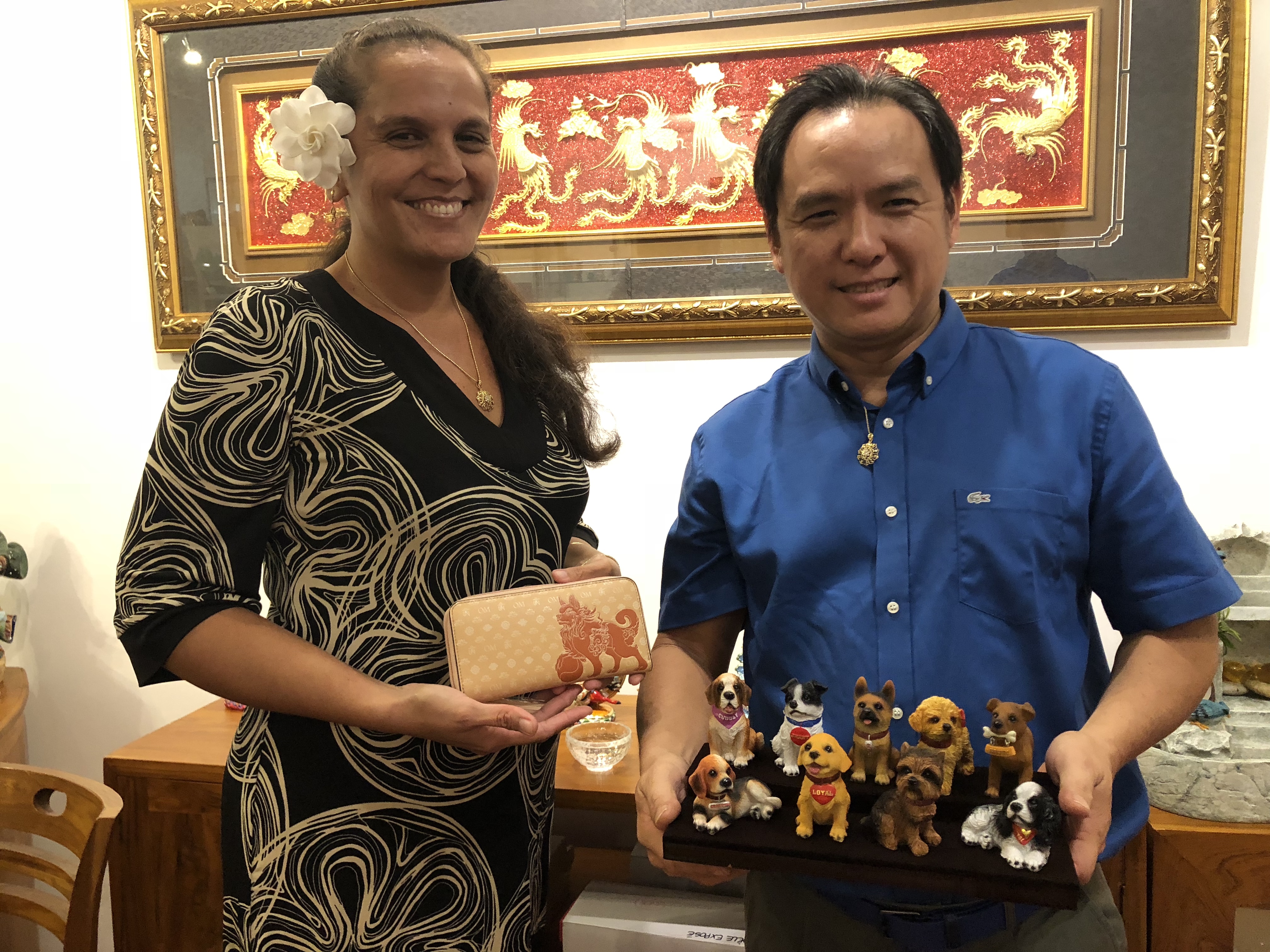 Gabriel Laut, consultant diplômé et Herenui Poroi, responsable de la boutique, travaillent en harmonie pour le bien-être des autres.