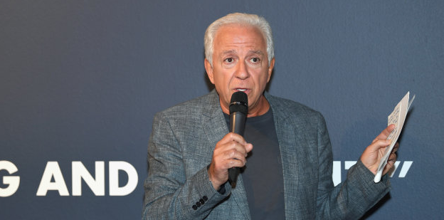 M. Marciano a qualifié ces accusations d'"absolument fausses" et "absurdes", et assuré n'avoir jamais touchée Kate Upton "de façon inadéquate".