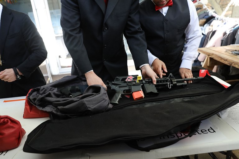 Deux grandes enseignes américaines restreignent la vente d'armes