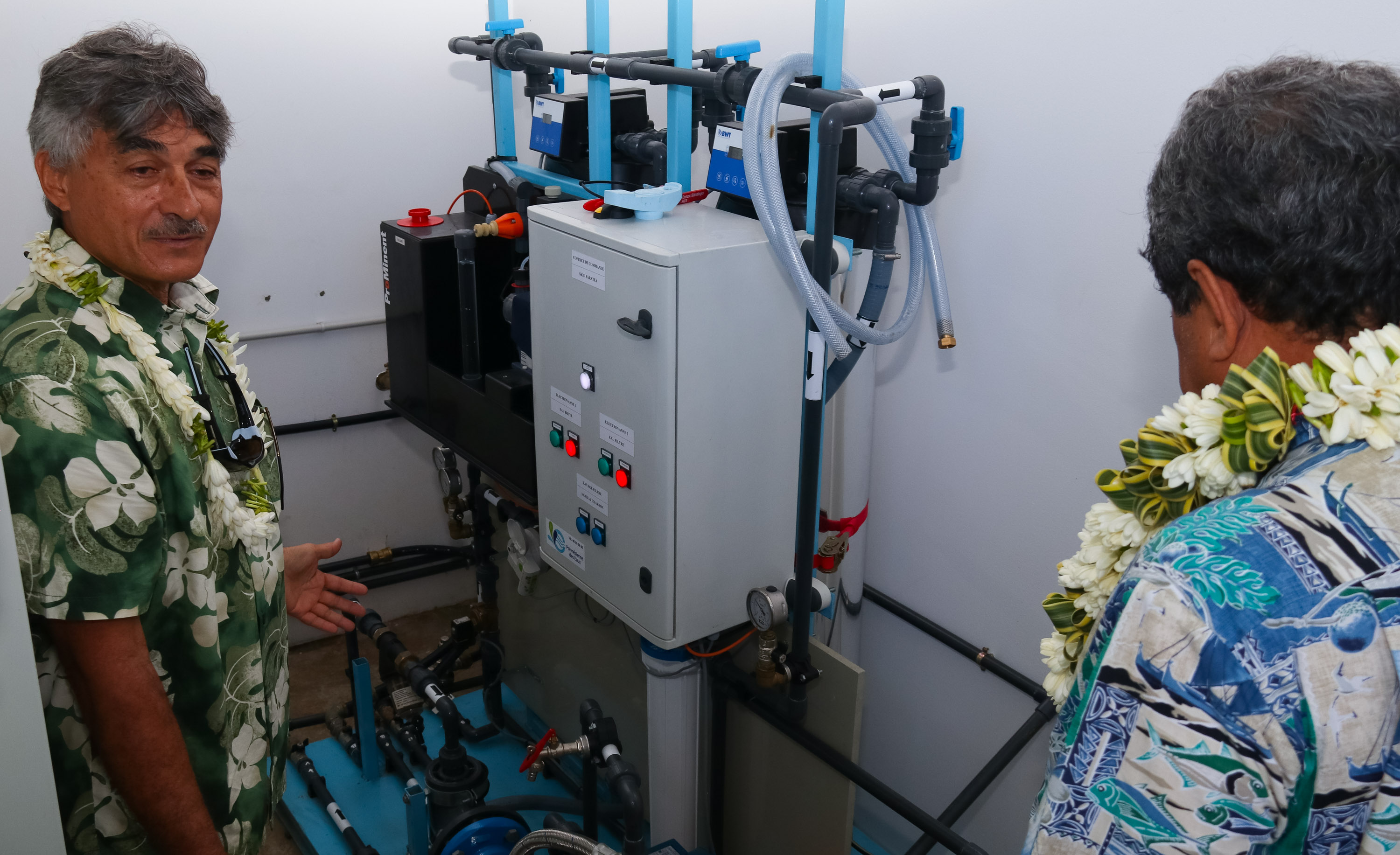 Un bâtiment avec machine à glace pour les pêcheurs de Faratea