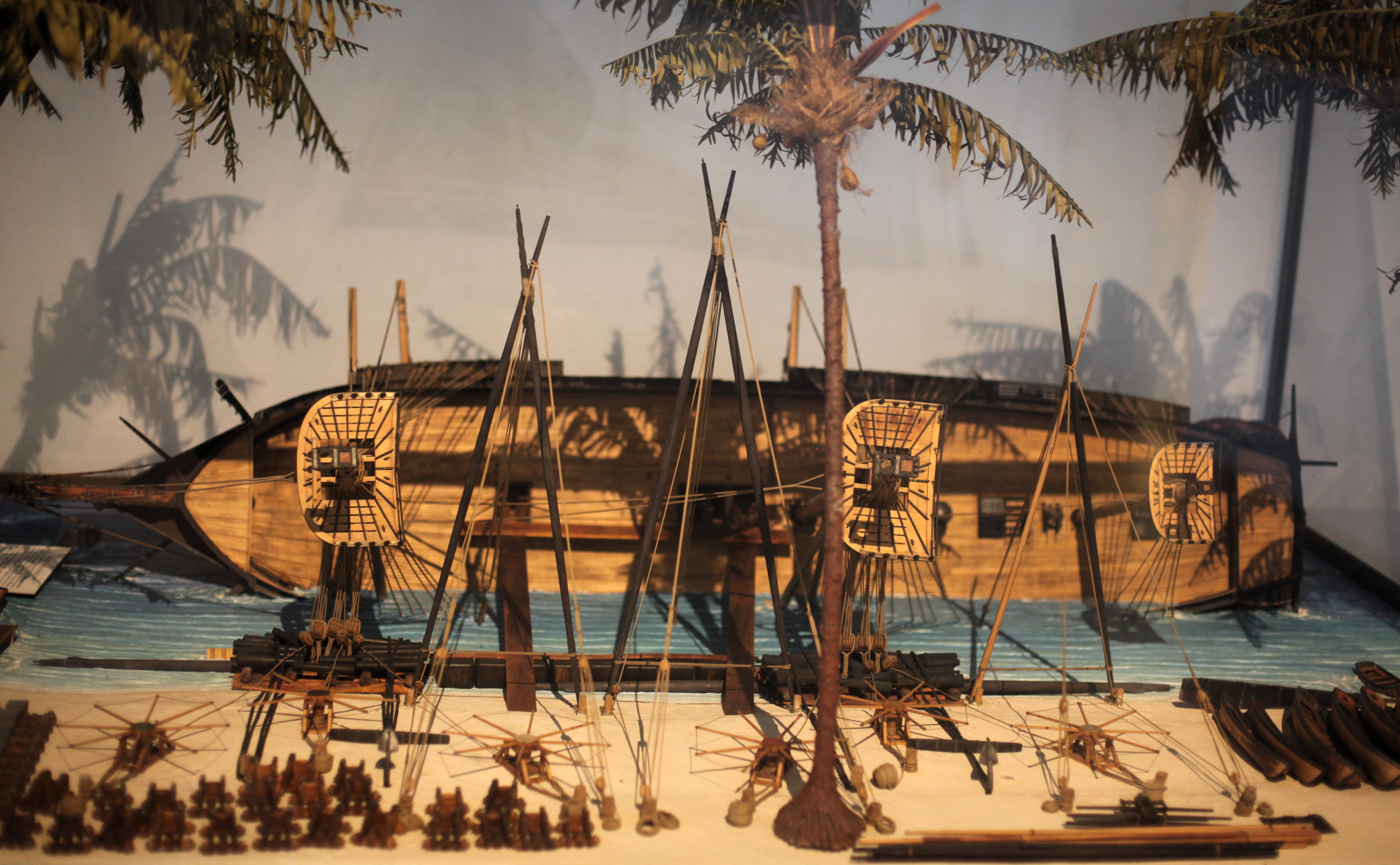 L’exemplarité de l’échouage du bateau de Laplace à Tahiti lui vaut de figurer au musée national de la marine sous la forme d’une maquette.