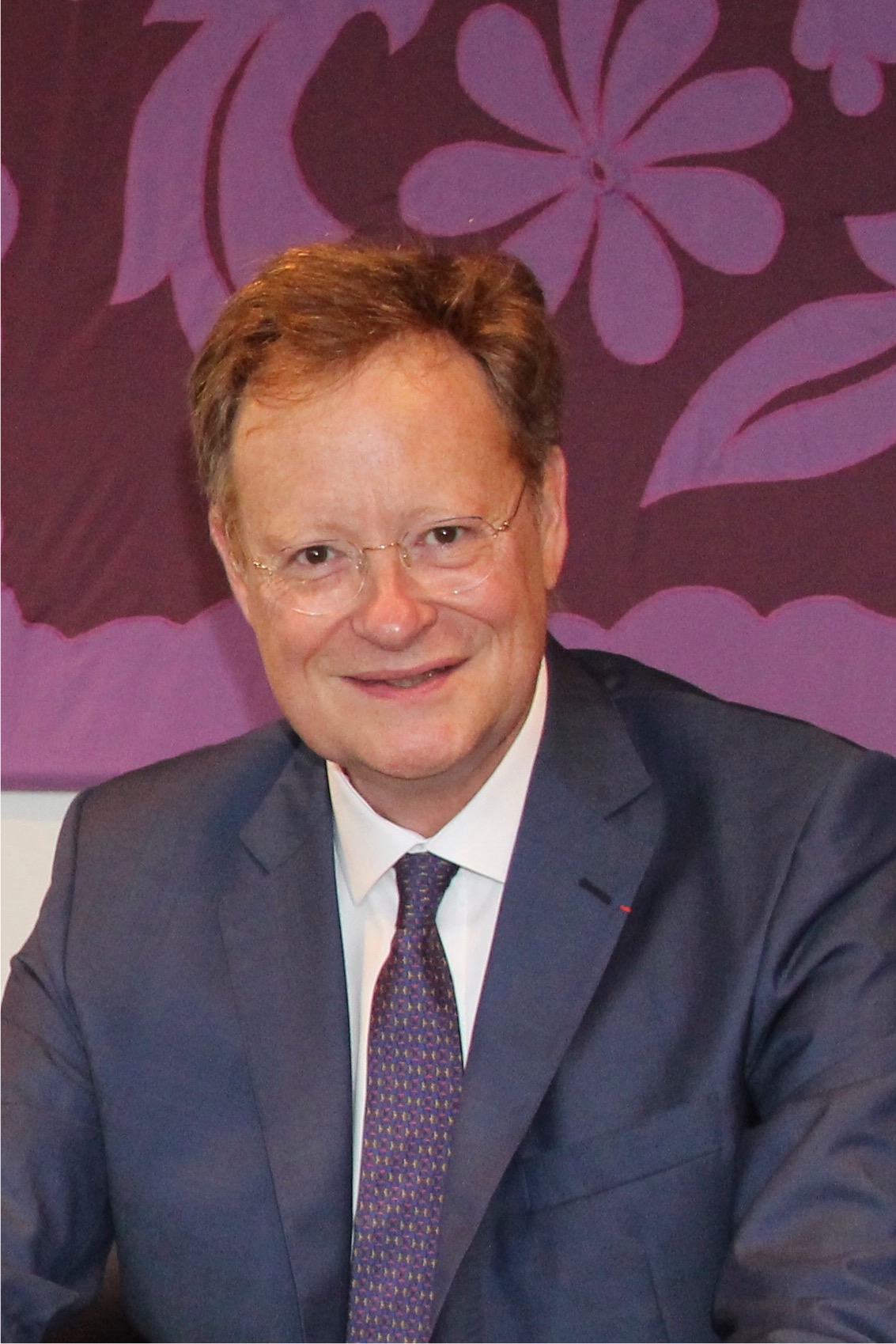 Le Haut-commissaire René Bidal réagit aux manifestations à l'Assemblée