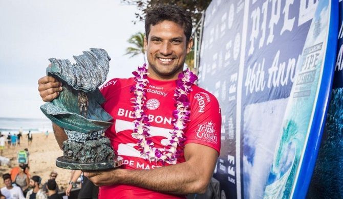 Michel Bourez, premier tahitien à gagner le Pipe Masters
