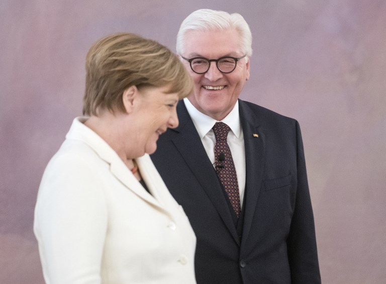 Avec une courte majorité, Merkel entame un mandat de chancelière semé d'embûches