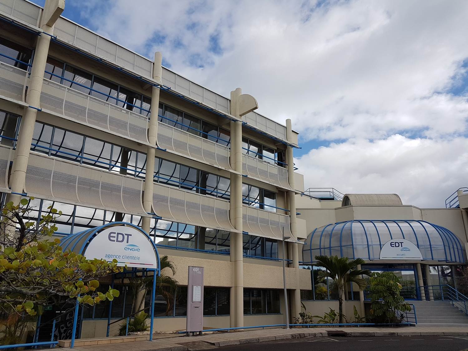 "Les provisions de renouvellement constituées pour le renouvellement des groupes thermiques de la centrale de la Punaruu (60 % de la production d’électricité sur Tahiti) sont justifiées par la fin de vie de quatre des huit moteurs de cette centrale à l’horizon 2020 et de deux autres moteurs avant le terme du contrat", a souligné EDT dans un communiqué. "Le montant prévisionnel des dépenses de renouvellement de ces moteurs, estimé à fin 2016, est de 14.8 milliards de Fcfp."