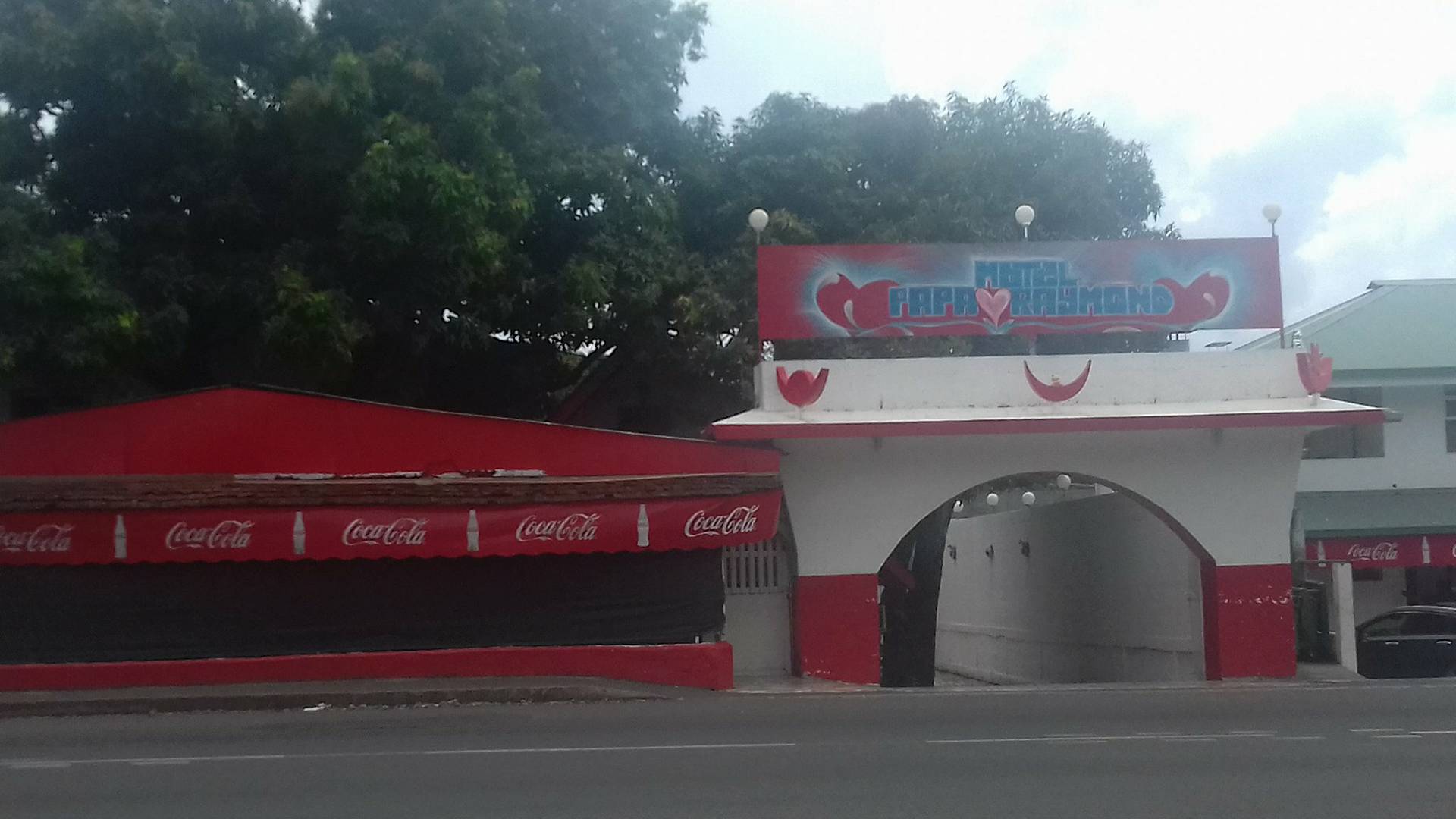 Perquisition du Motel Papa Raymond : le témoignage d'un couple de touristes