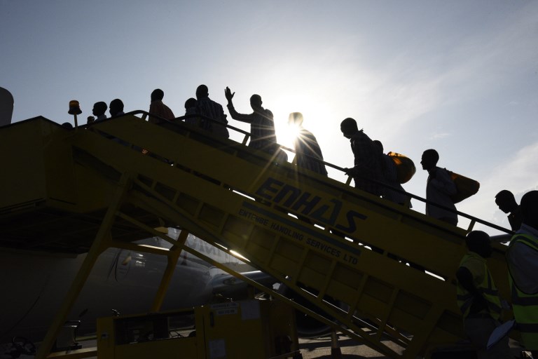 Une hôtesse d'Emirates se tue en tombant d'un avion en Ouganda