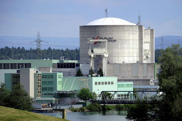 Suisse: la plus vieille centrale nucléaire du monde redémarre son 1er réacteur