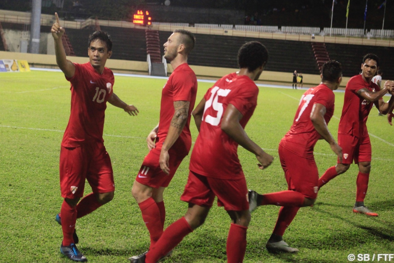 Le n°10 Teaonui Tehau, auteur d'un triplé