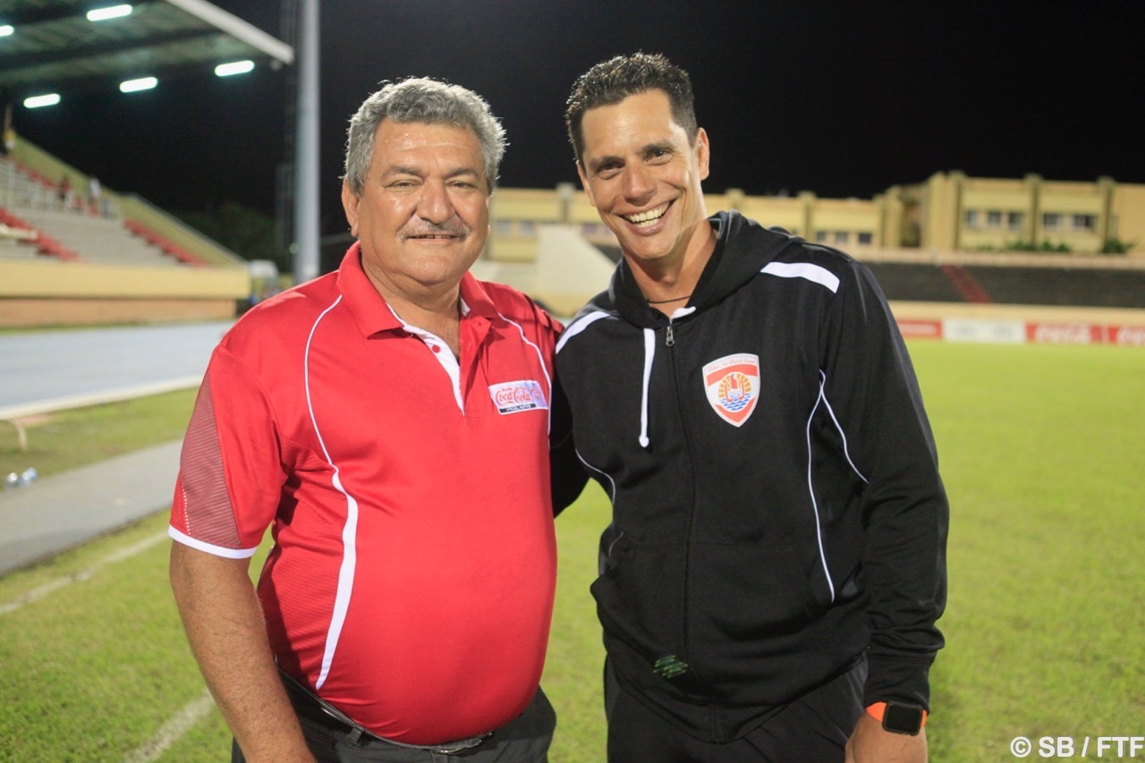 Le président Thierry Ariiotima et Naea Bennett, coach par intérim de la sélection de Tahiti