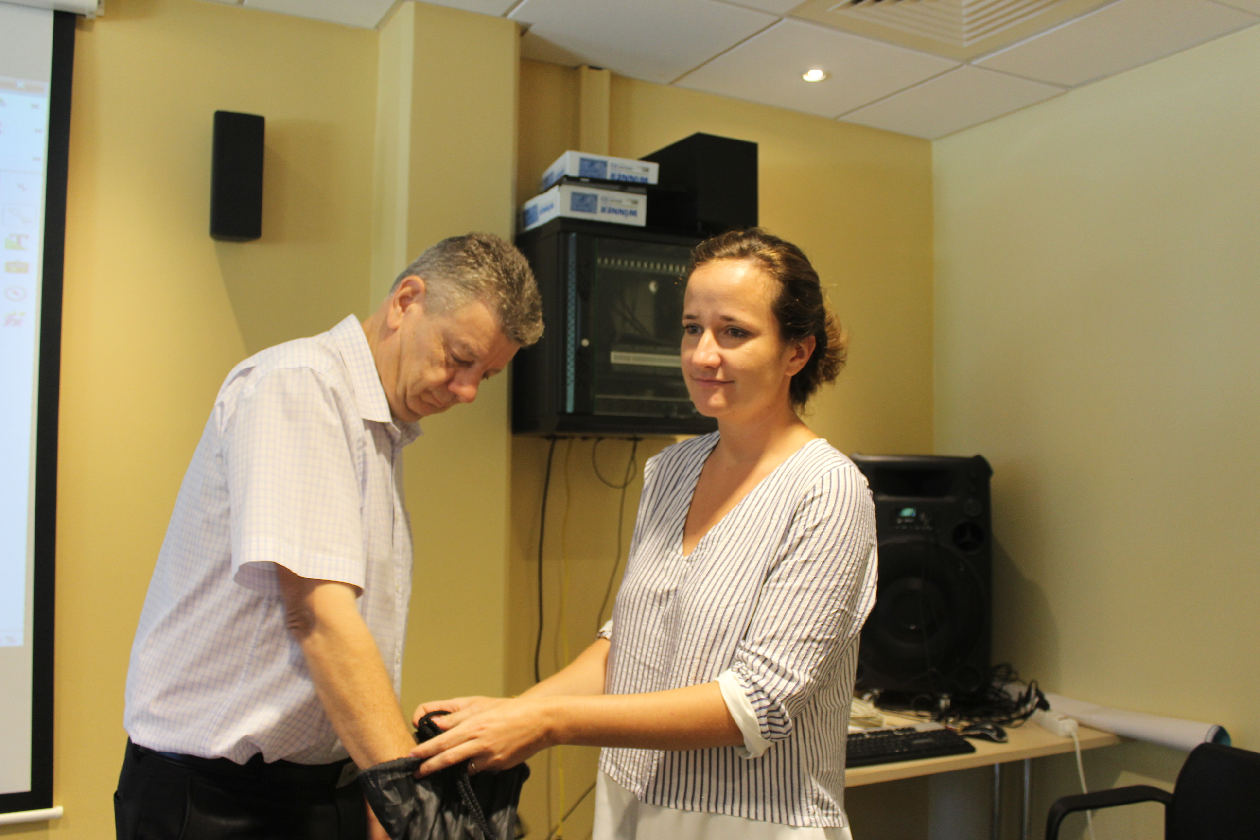 Patrick Naudin, le secrétaire général adjoint du Haut-commissariat en Polynésie, a procédé mercredi matin au tirage au sort des listes des territoriales.