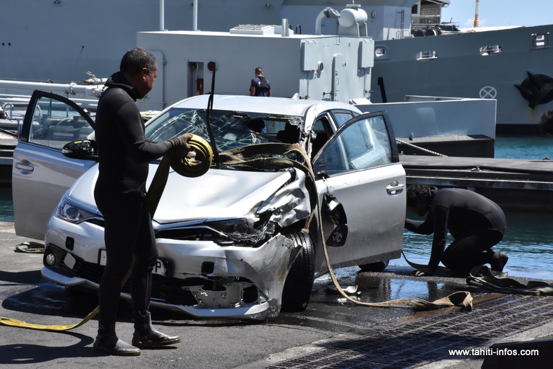 La citadine de marque japonaise n’a été sortie de l’eau qu'en fin de matinée.
