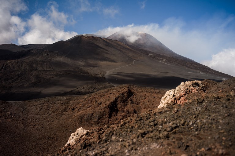 Le volcan Etna glisse lentement mais sûrement vers la Méditerranée