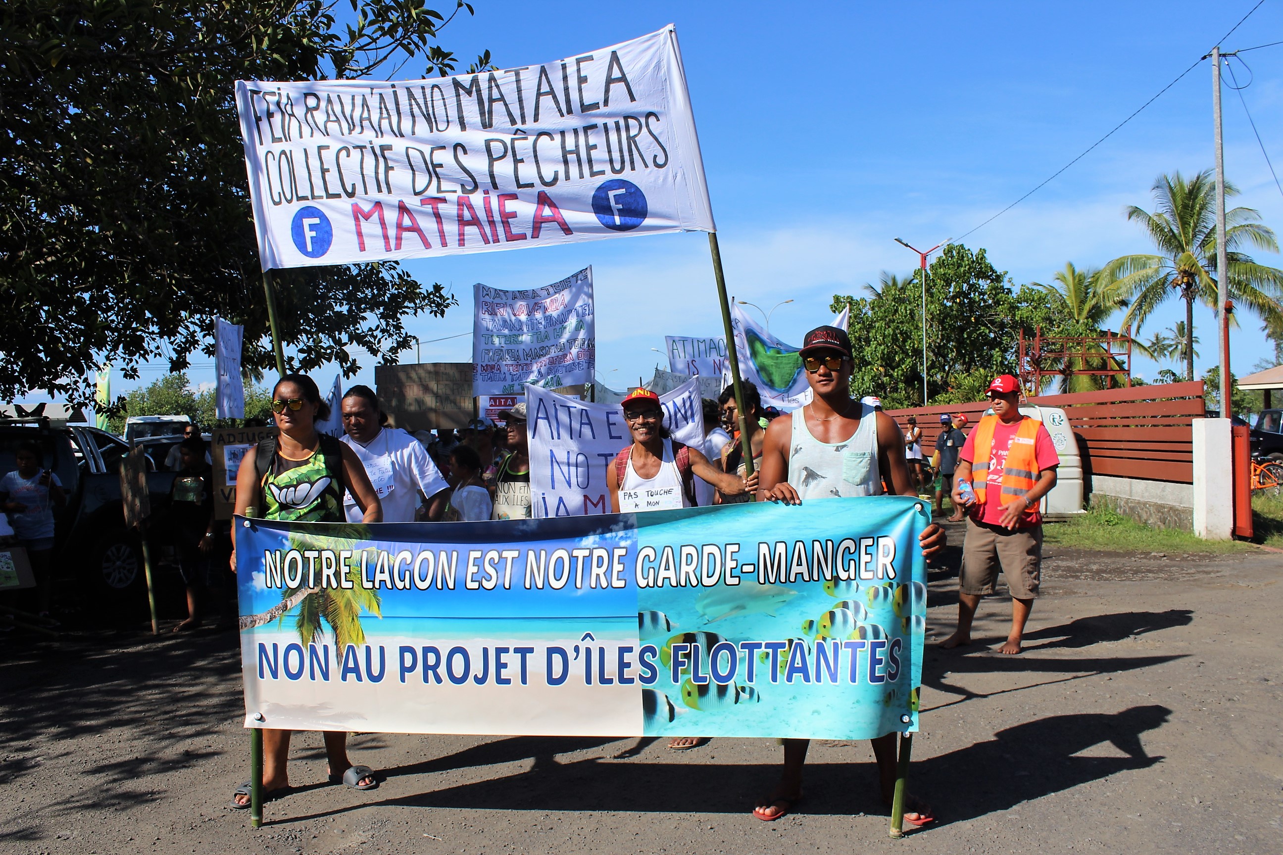 Environ 200 personnes étaient présentes samedi matin à la marche lancée par collectif "des pêcheurs de Mataiea.