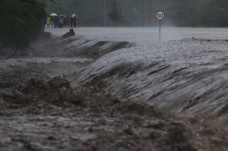 Un car tombe dans une rivière au Kenya, au moins 17 morts