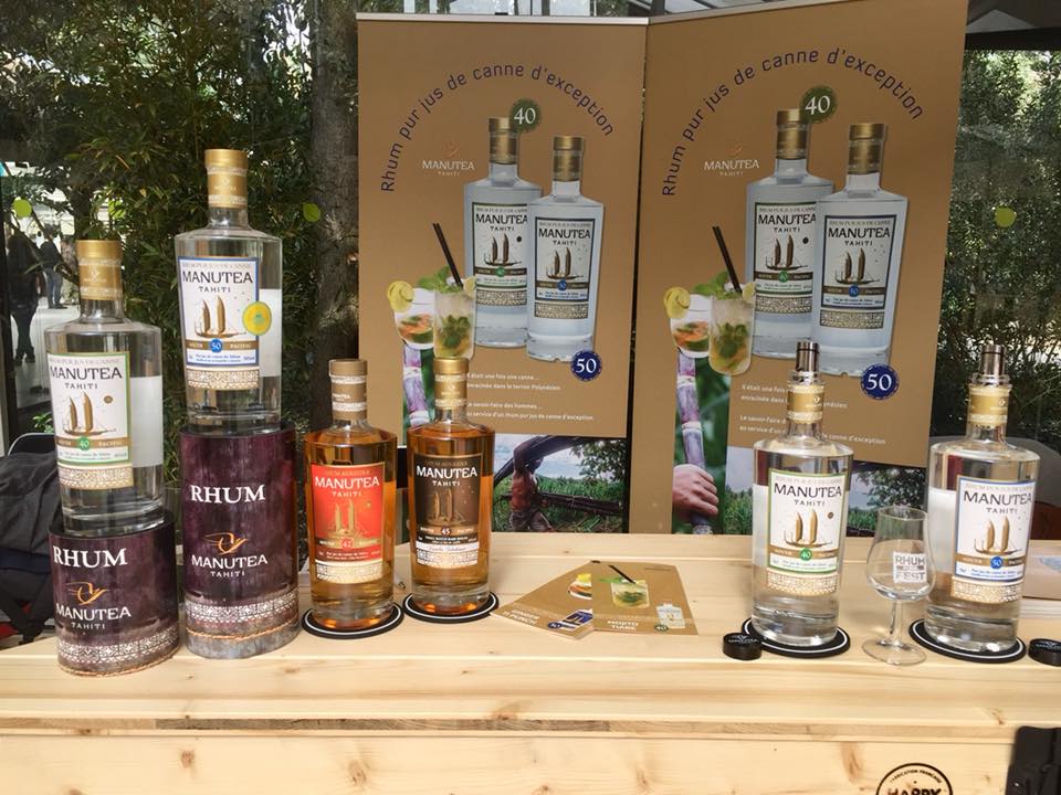 La société de Moorea a également travaillé un 40° adapté aux meilleurs cocktails (Mojito, Daiquiri, Pinacolada…), ainsi qu’un rhum « élevé sous-bois » dont la seconde cuvée sortira dans quelques mois. Puis un premier « vieux rhum » est prévu en fin d’année.