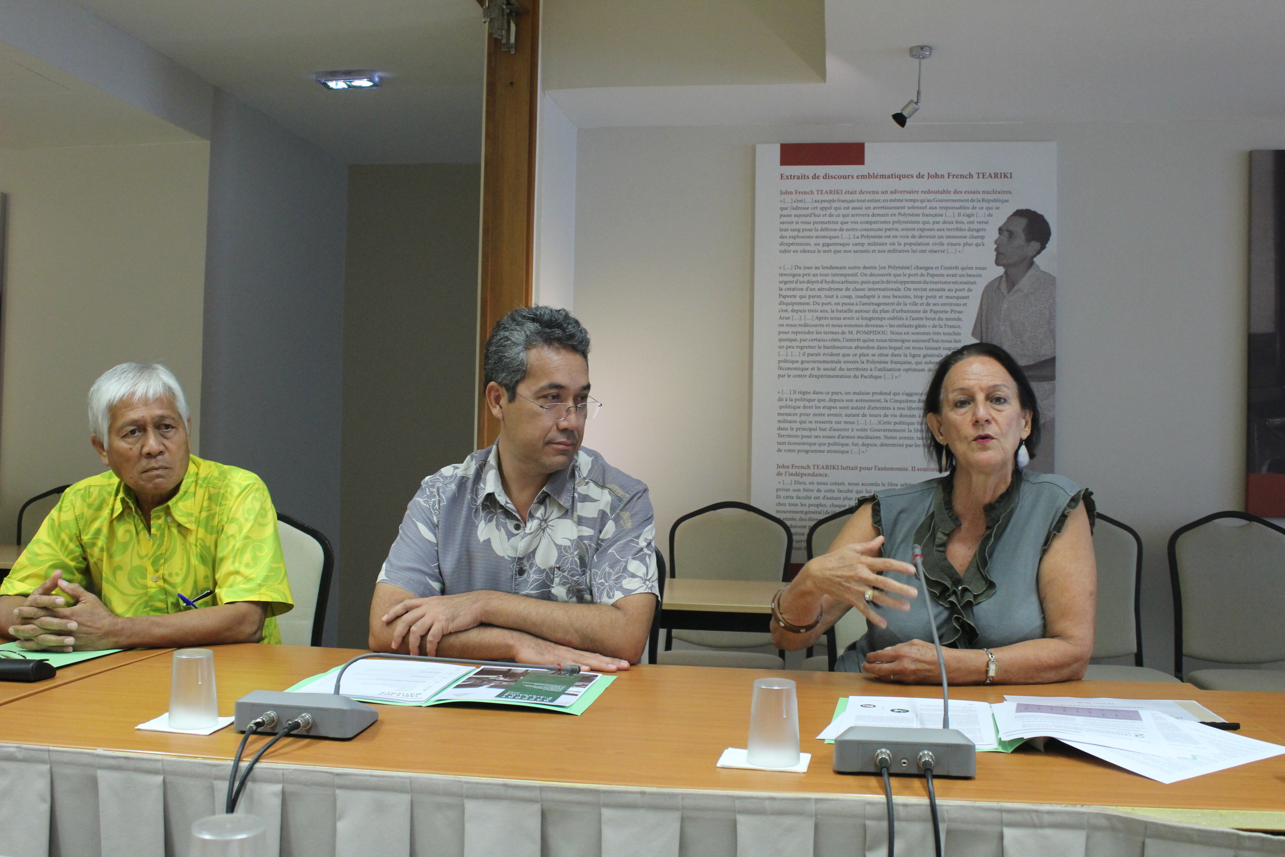 De gauche à droite : Jules Ienfa, Marcel Tuihani et Armelle Merceron.