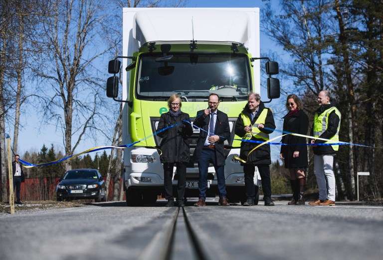 La Suède inaugure une route électrifiée "unique au monde"
